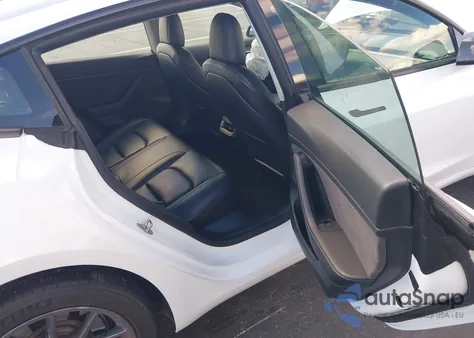 2021 Tesla Model 3 Standard Range Plus Rear-Wheel Drive z USA, uszkodzony, nr VIN 5YJ3E1EA2MF057698